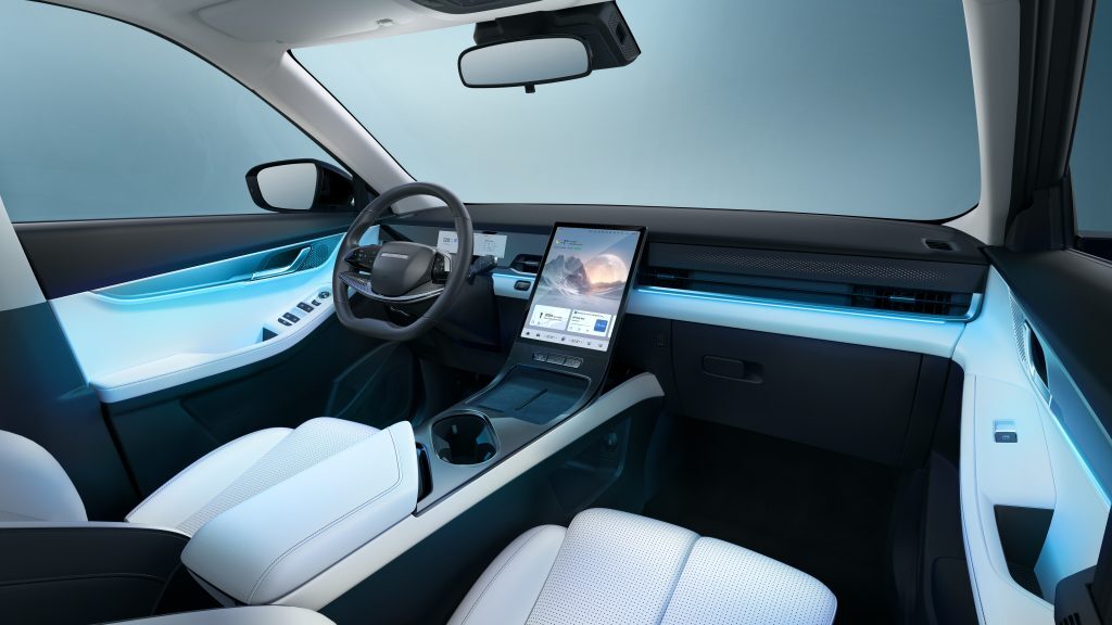 J5_CG_棚拍图_内饰_副驾驶视角_原大图-1024x576