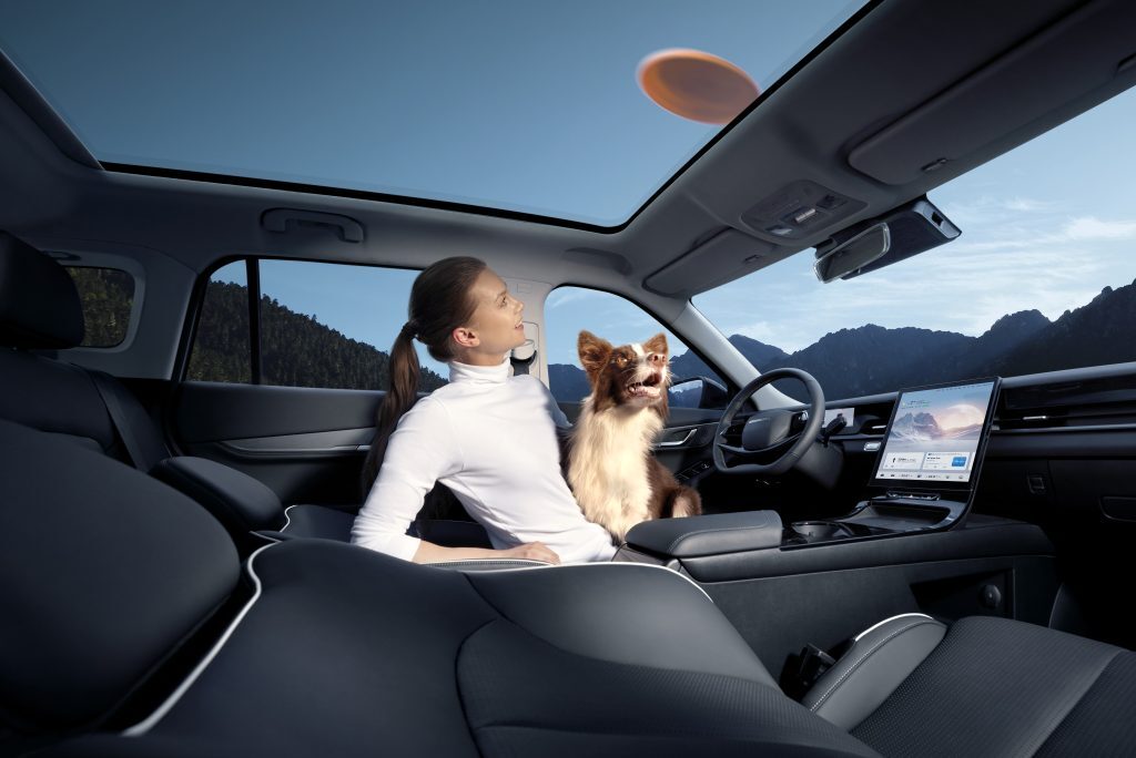 Panoramic-sky-Girl-with-Pet-全景天幕01（女生）-1024x684